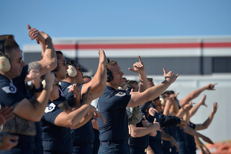 Illustration for article titled Thunderbirds Are Go! Check Out These Sweet Shots Of The Team Readying For The '16 Season
